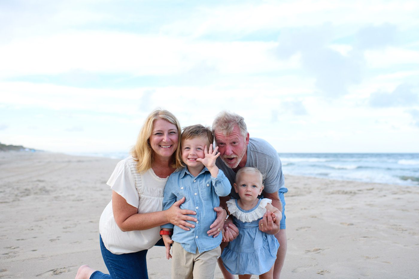 Outer Banks family portrait of grandparents with their grandkids